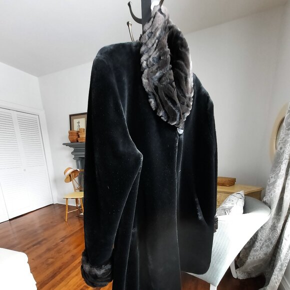 Faux fur coat, three quarter length, luxurious Old Money look TanJay - Picture 6 of 7